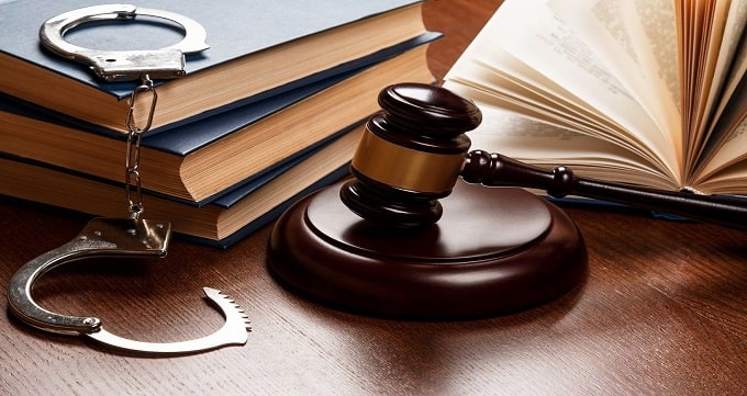 تفاوت وکیل پایه یک دادگستری با مشاور حقوقی