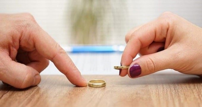 پرداخت هزینه طلاق توافقی به عهده چه کسی است؟