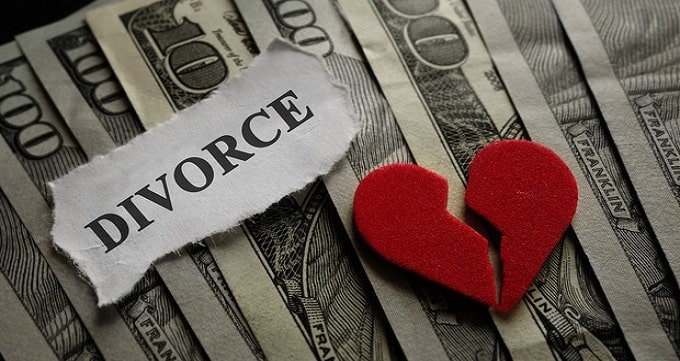آیا درخواست دهنده طلاق در حکم سه طلاقه موثر است؟