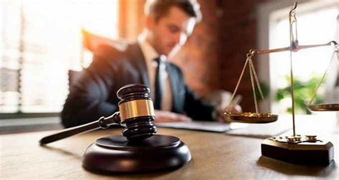 اهمیت مراجعه به بهترین وکیل در سراب