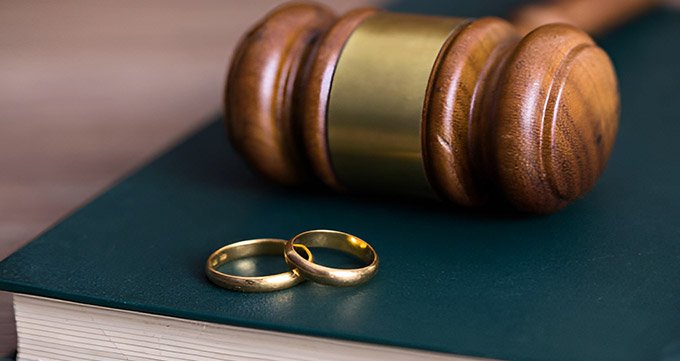 وکیل طلاق حرفه‌ای چه کسی است؟