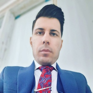 وکیل توحید اکبری