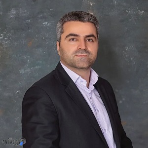 وکیل روح الله کریمی